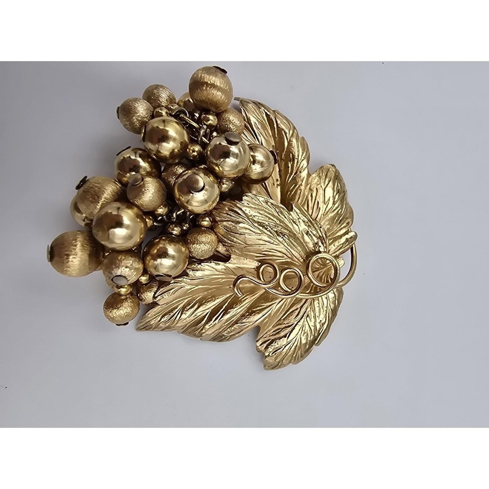 Vintage Napier Grape & Leaf Cluster Brooch Gold Tone Eugene Bertolli Dangle - Picture 5 of 8